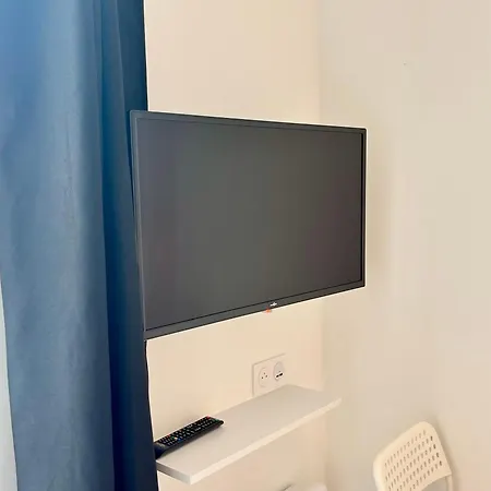 Petit Agreable Au Coeur Du 11e Arrondissement Apartment Paris